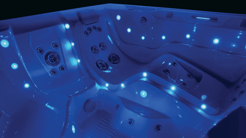 HotSpring-Limelight-Flair-2018-AlpineWhite-Studio-Lighting-blue