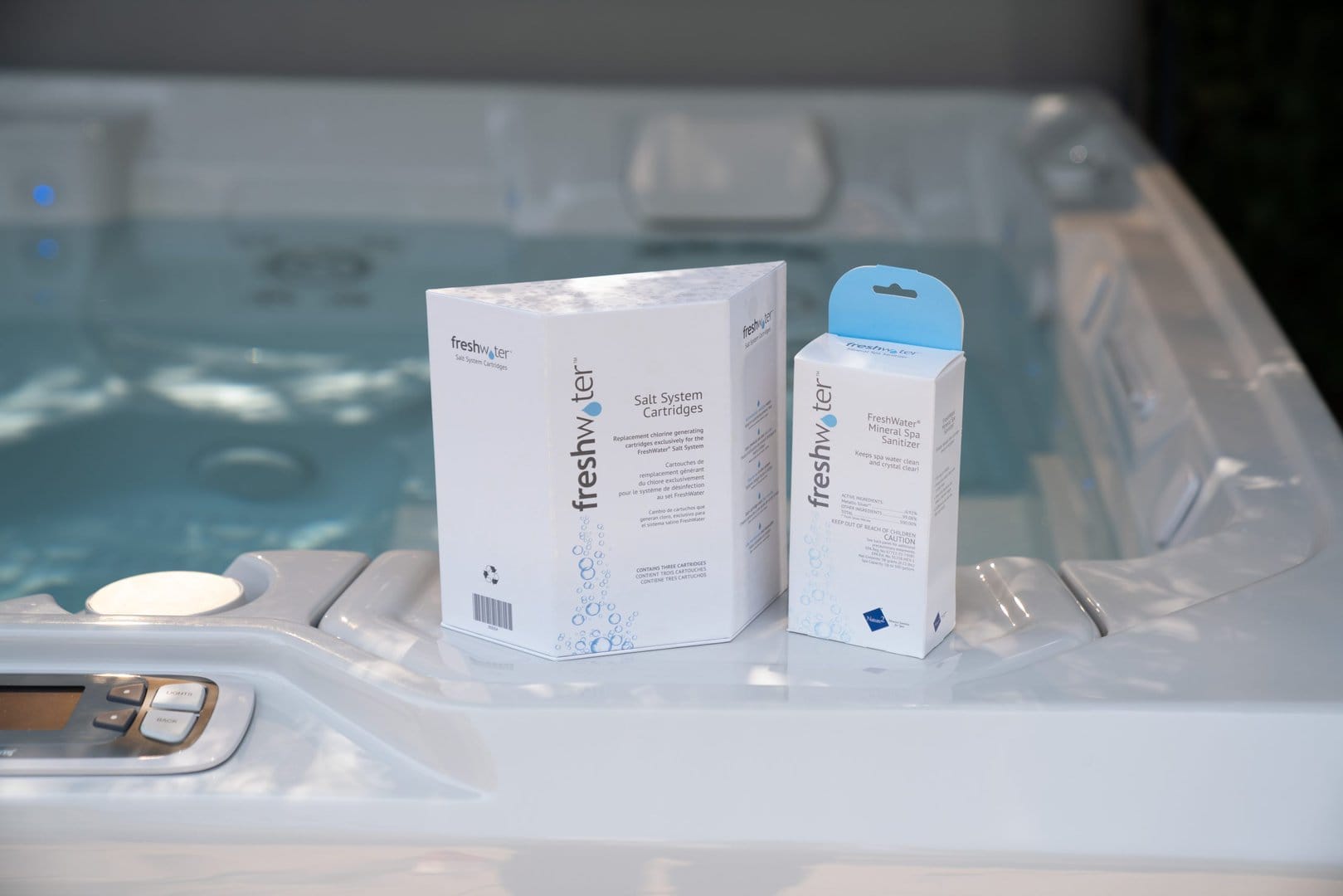 HotSpring_Limelight_2020_Flair_IceGray_CoastalGray_Lifestyle_WaterCare_10