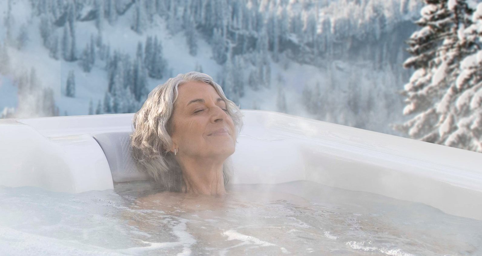 ulkoporeallas-hot-spring-highlife-aria ulkoporeallas-hot-spring-highlife-aria-alpinewhite-nainen-ulkoporealtaassa-talvella