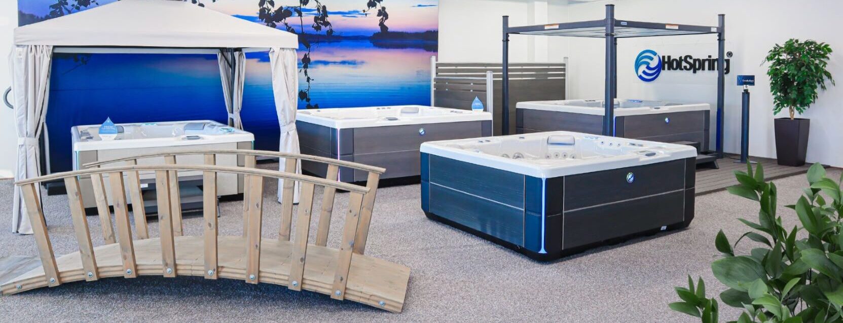 HotSpring-Highlife-ulkoporealtaat-Vantaan-Petikon-myymälässä-KuumaLähde HotSpring-Highlife-ulkoporealtaat-harmaat-ja-mustat-Vantaan-Petikon-myymälässä